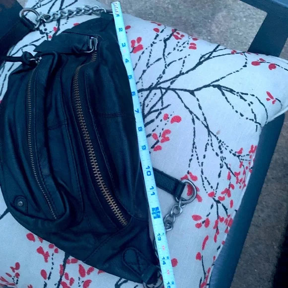 🔥SOLD -not for sale- Free People - BLACK Leather Archer Chain Sling Bag - Picture 12 of 15